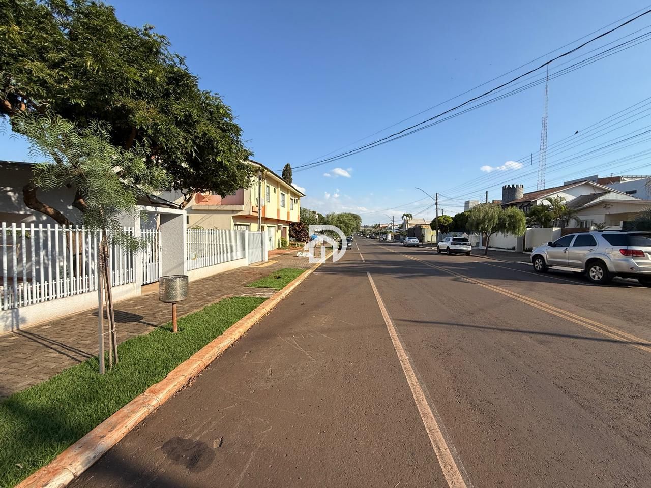 Casa com Edícula no Centro a Venda em Santa Helena-PR