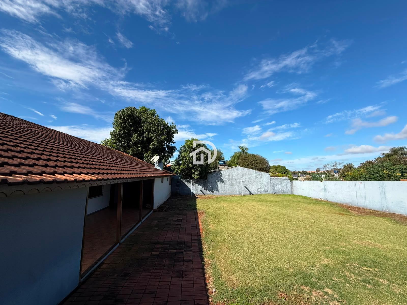 Casa com 2 Dormitórios à venda, 226 m² por R$ 700.000,00 Casa com 2 Dormitórios à venda, 226 m² por R$ 700.000,00
