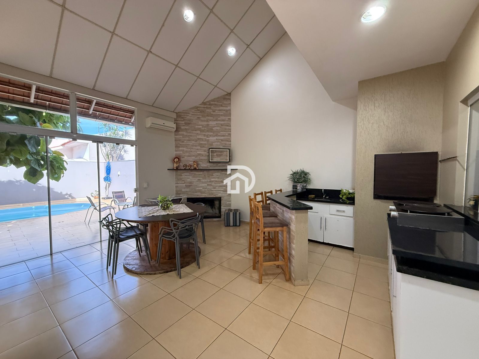 Triplex por R$1.100.000 na Av. São Paulo em Santa Helena-PR