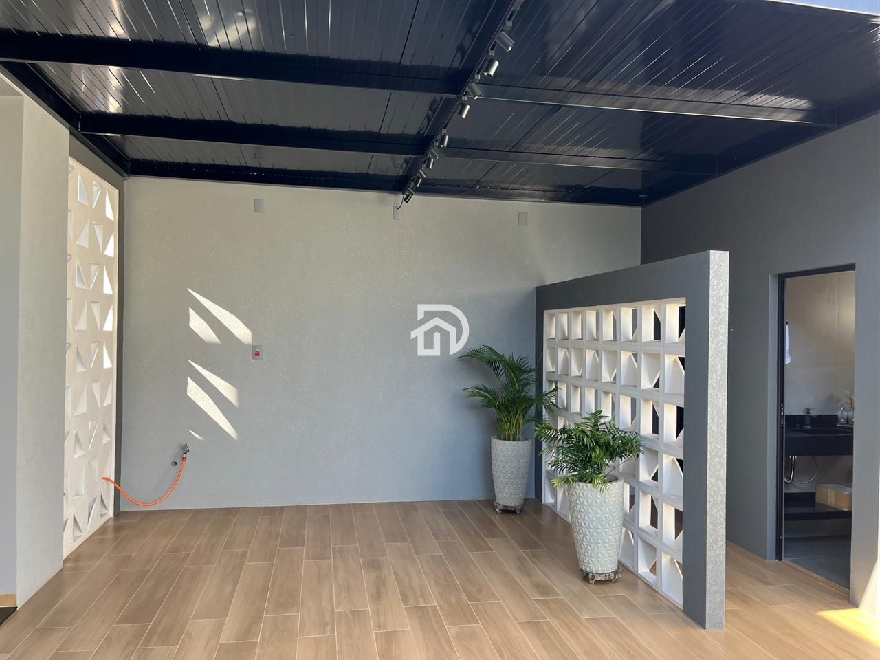 Excelente casa nova em sub-sede por R$980.000