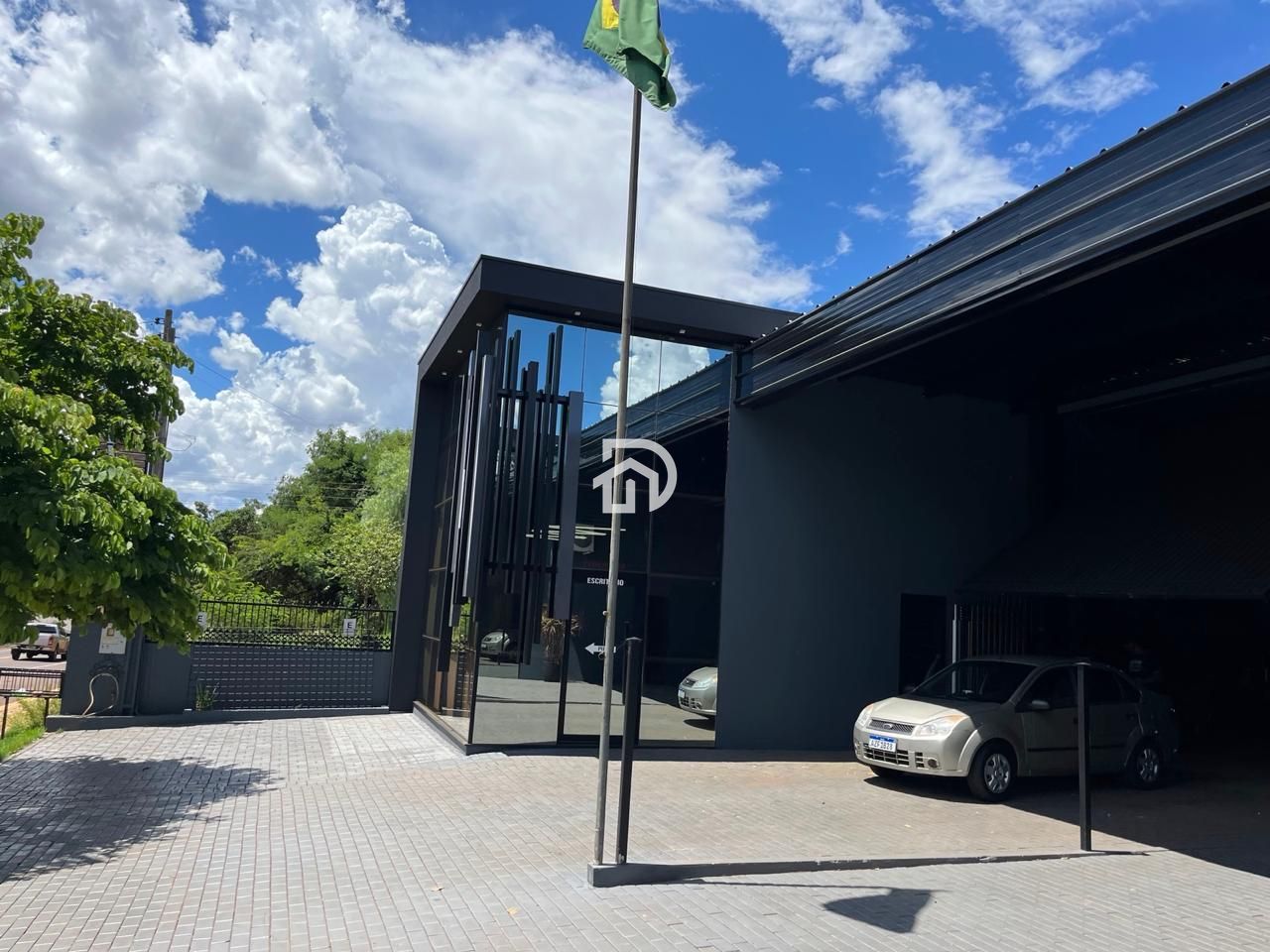 Barracão Industrial na Angelo Cattani por R$1.290.000