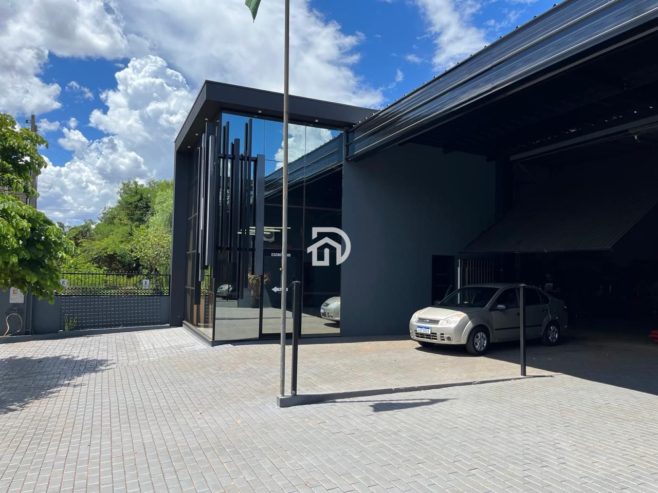 Barracão Industrial na Angelo Cattani por R$1.290.000