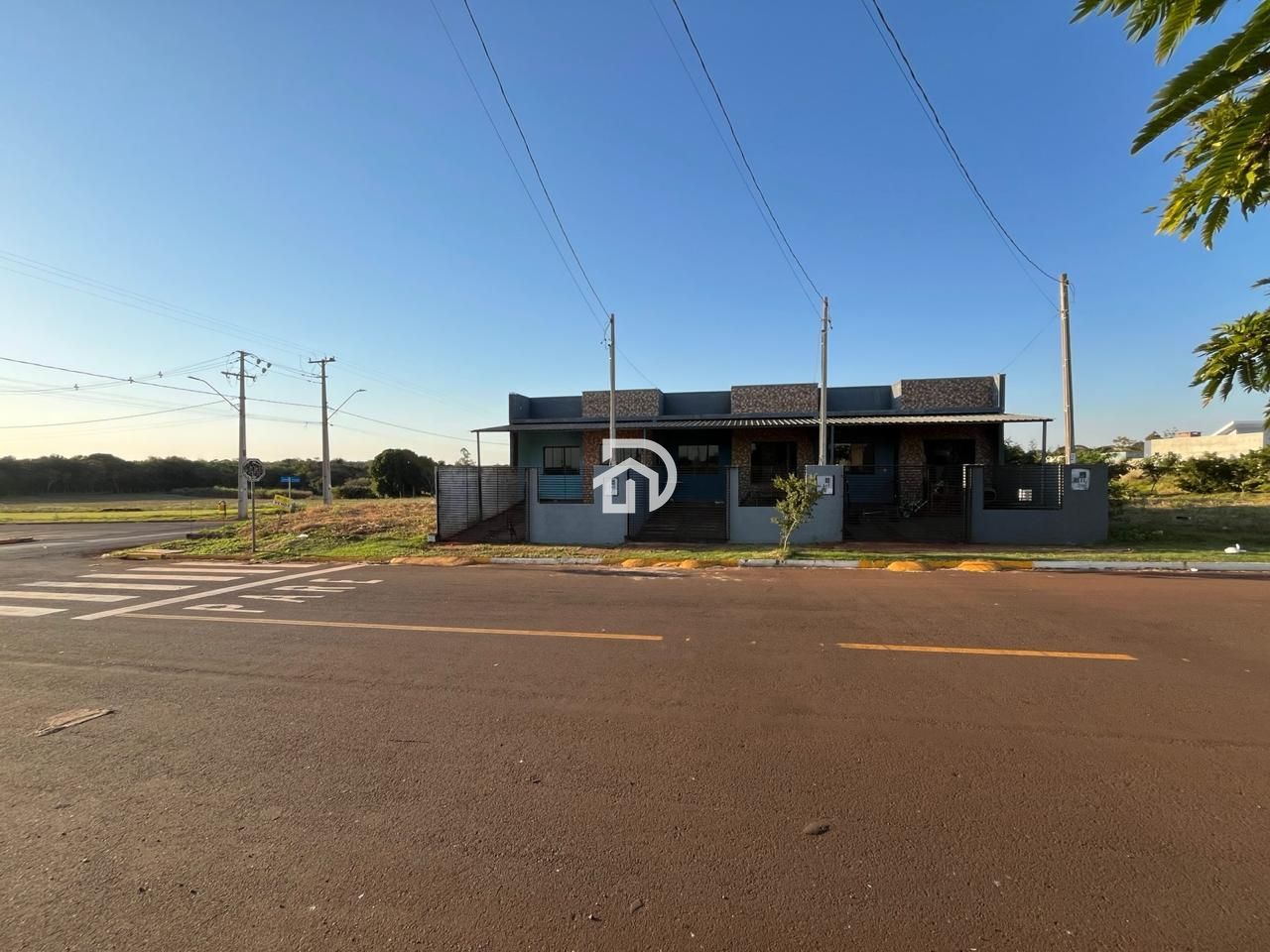 3 Casas + Esquina por R$750.000
