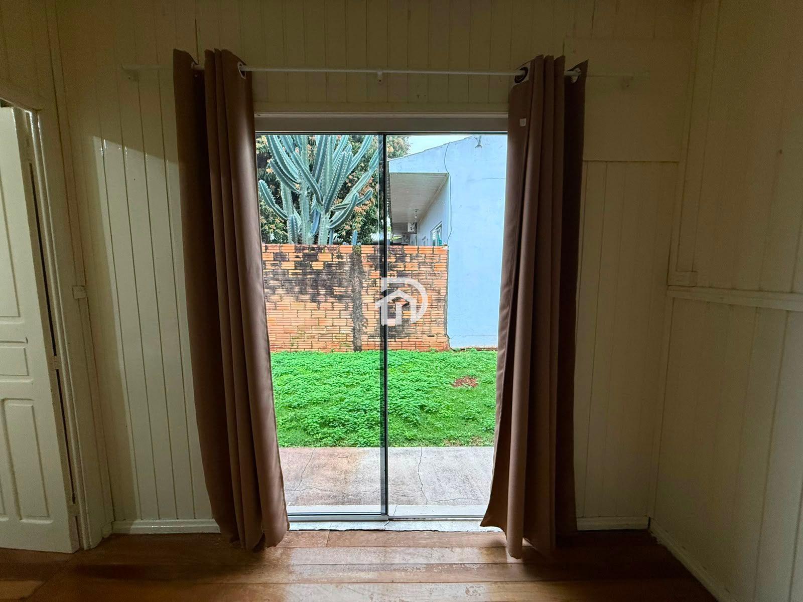 Casa a venda no centro em santa helena-pr