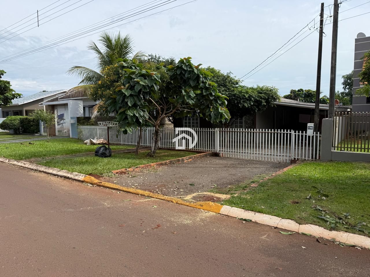 Casa a venda no centro de santa helena-pr