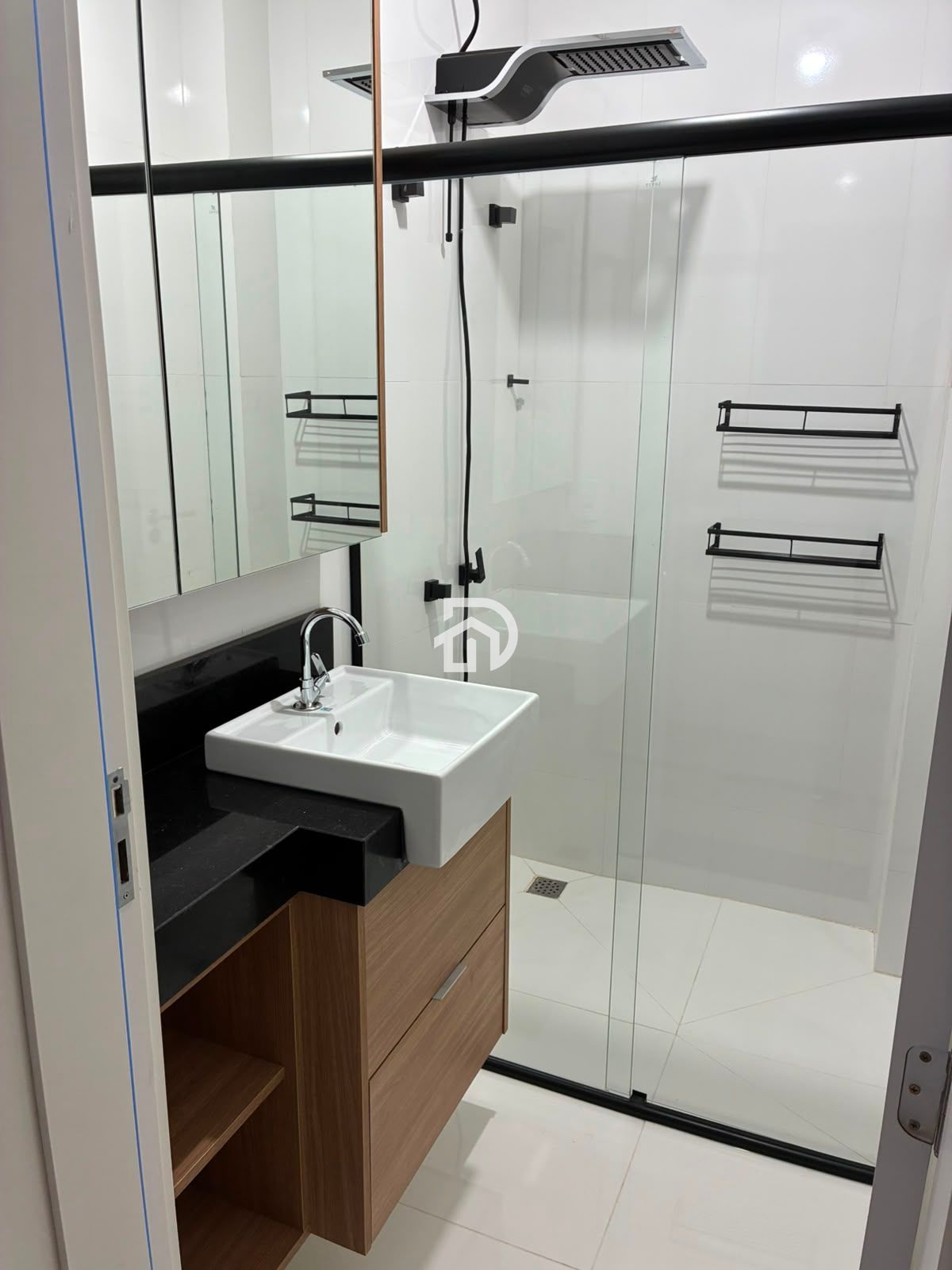 Apartamento com 2 Dormitórios à venda, 81 m² por R$ 450.000,00 Apartamento com 2 Dormitórios à venda, 81 m² por R$ 450.000,00
