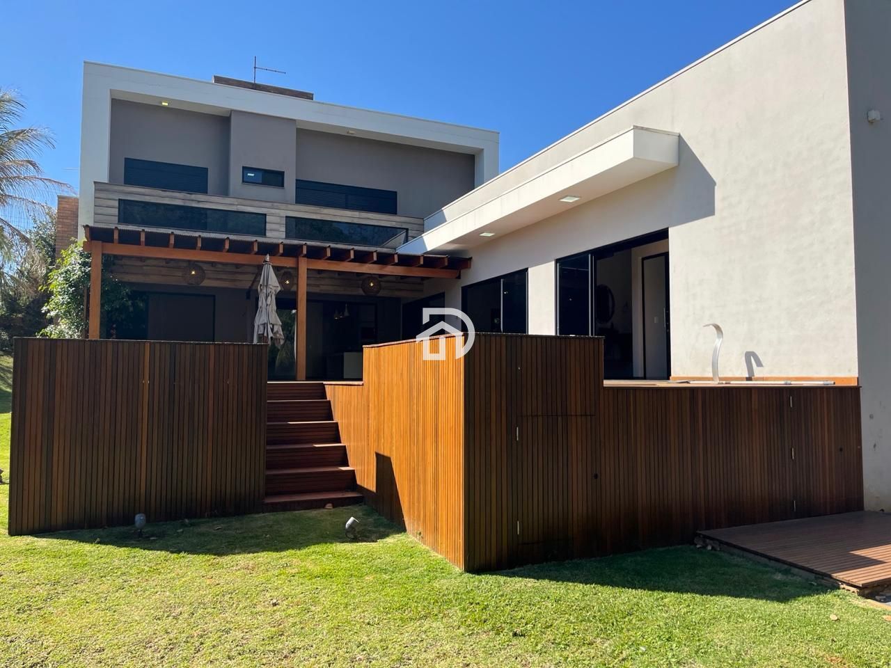 Casa nas marinas por R$1.800.000 em santa helena