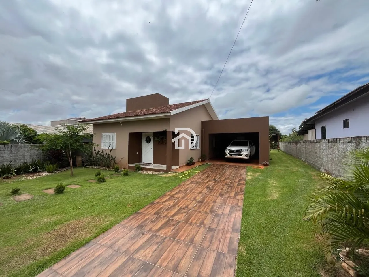Casa com 3 Dormitórios à venda, 184 m² por R$ 630.000,00 Casa com 3 Dormitórios à venda, 184 m² por R$ 630.000,00