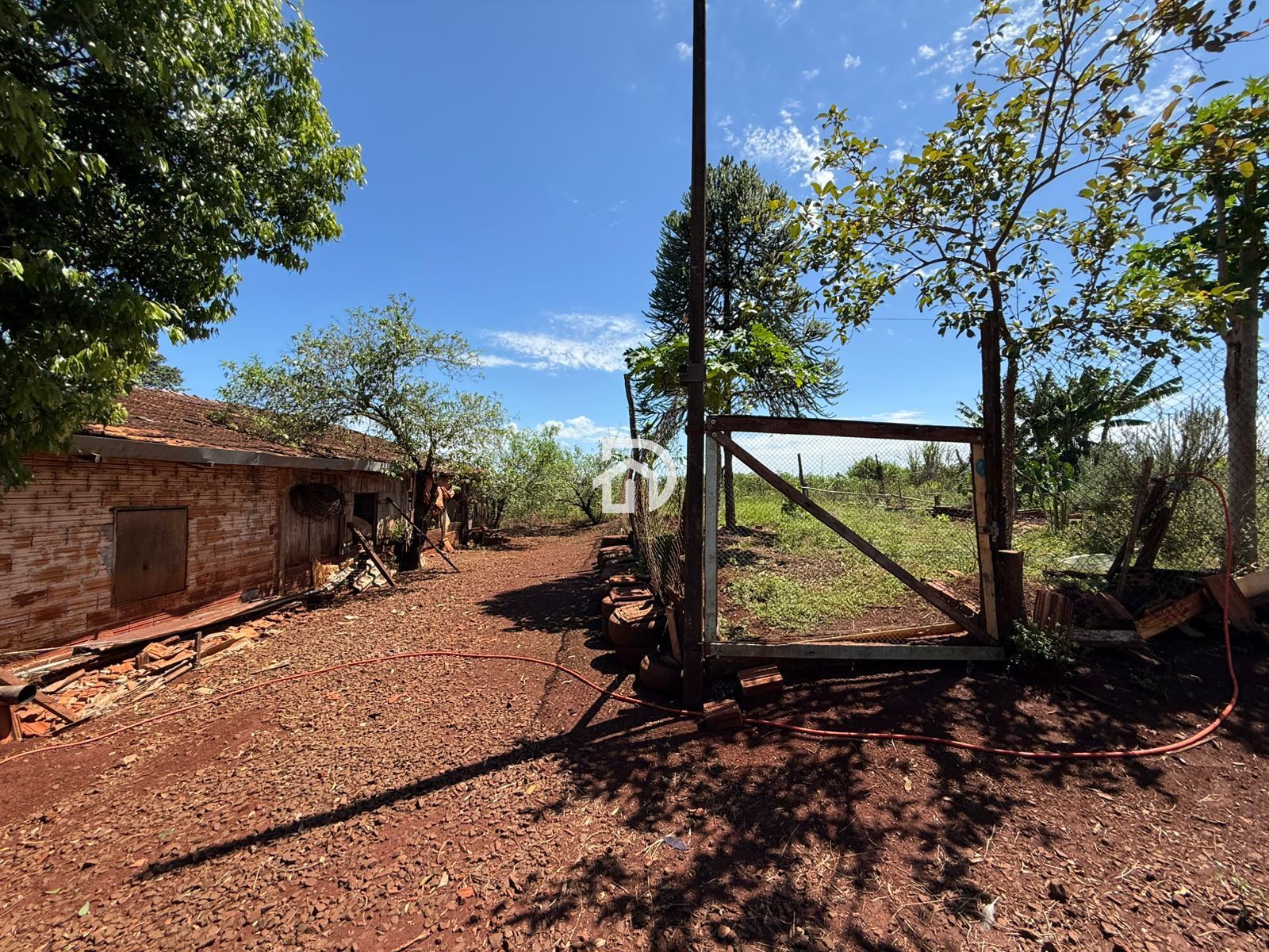 2.5 alqueires com casa na linha santa cruz