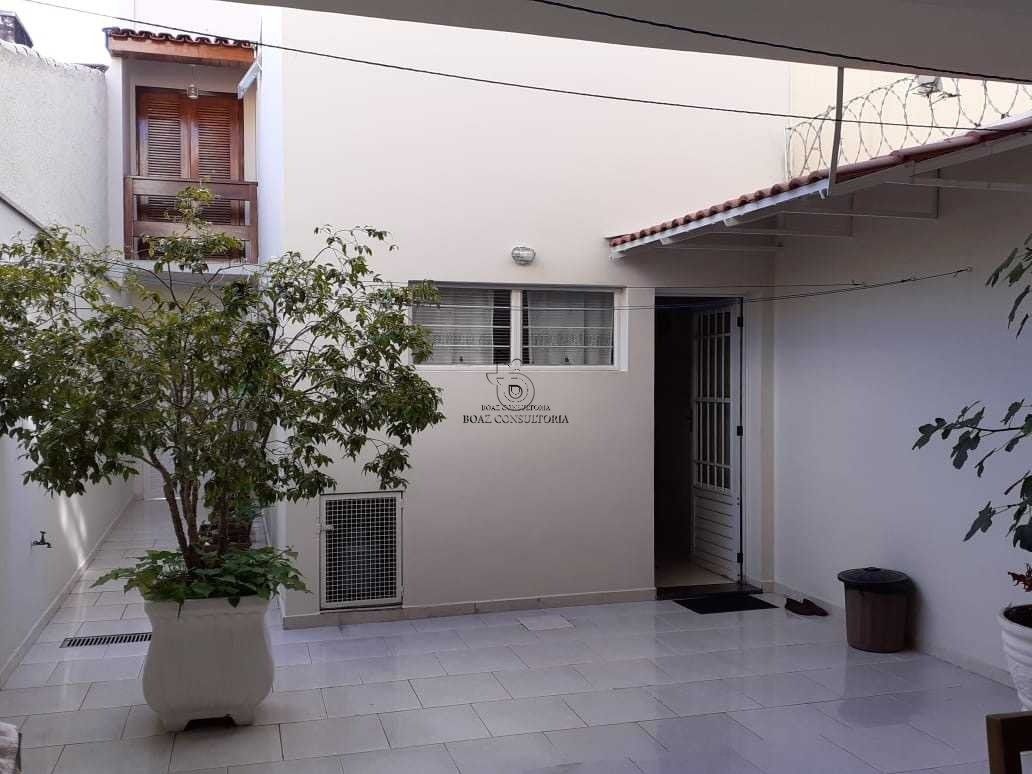 Casa em Jardim Siriema, Sorocaba - Sobrado Completo com Suíte, Edícula e Sótão | Excelente Localização