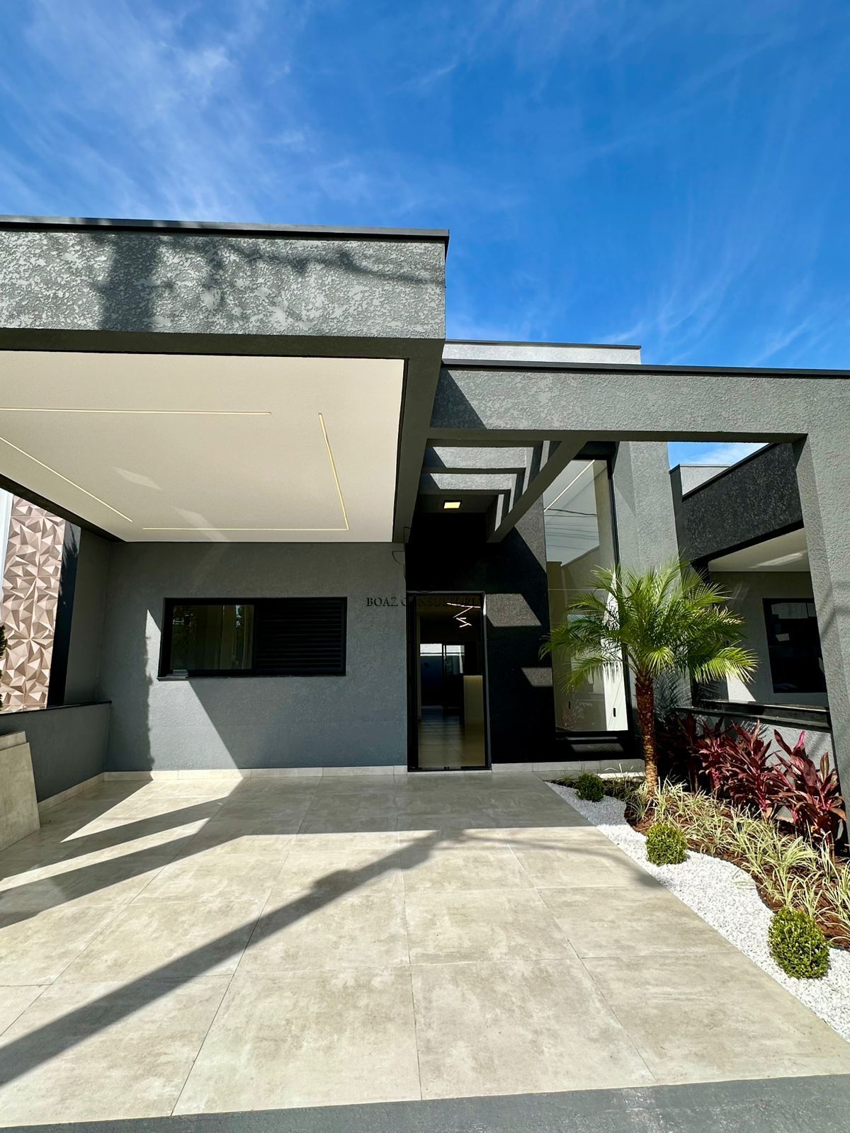 Casa em Horto Florestal, Sorocaba - Casa térrea com piscina e pé-direito de 4,5m no Condomínio Horto Florestal Villa