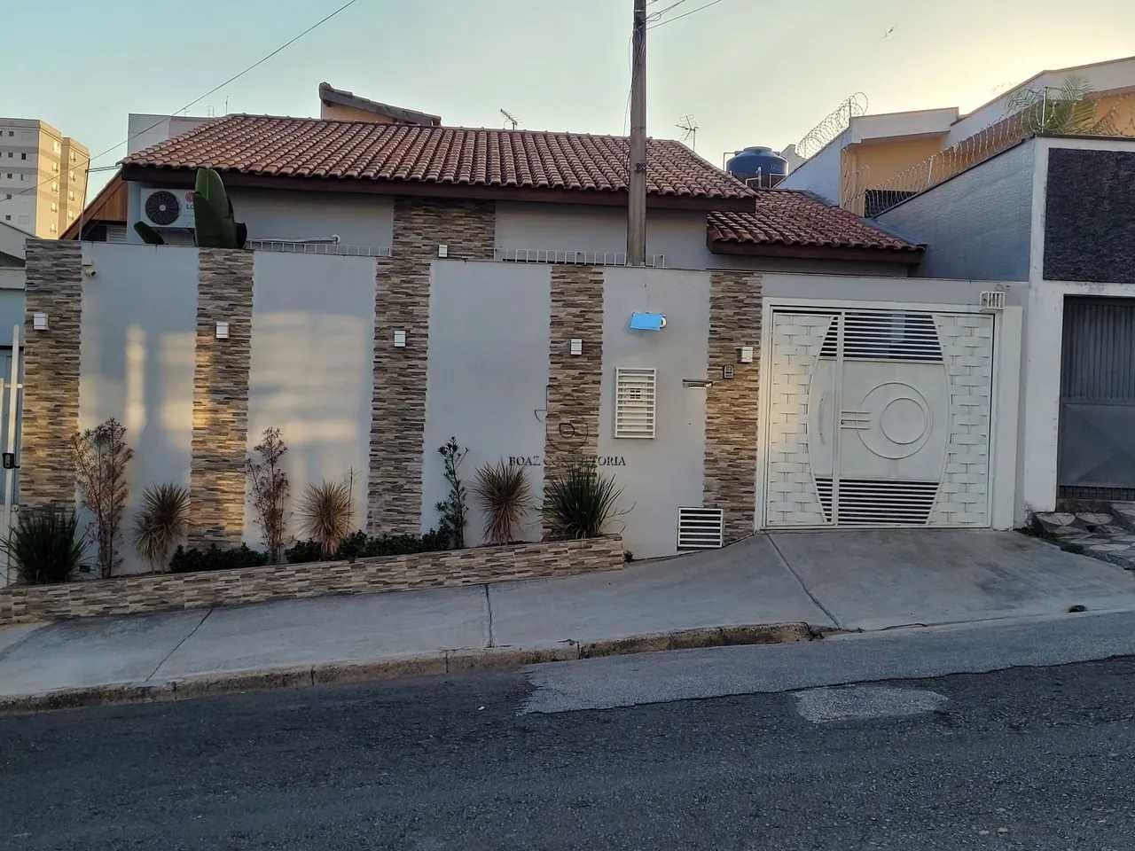 Casa, 3 quartos, 200 m² - Foto 1
