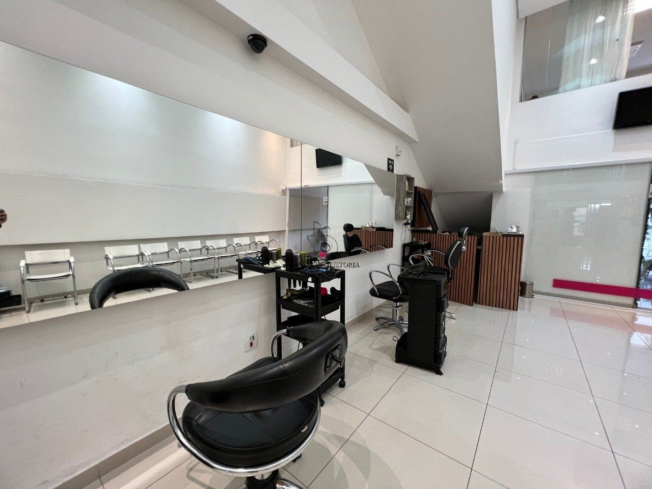 Comercial em Vila Hortência, Sorocaba - Salão de Beleza e Estética Montado para Alugar na Nogueira Padilha | 150m² - Foto 13