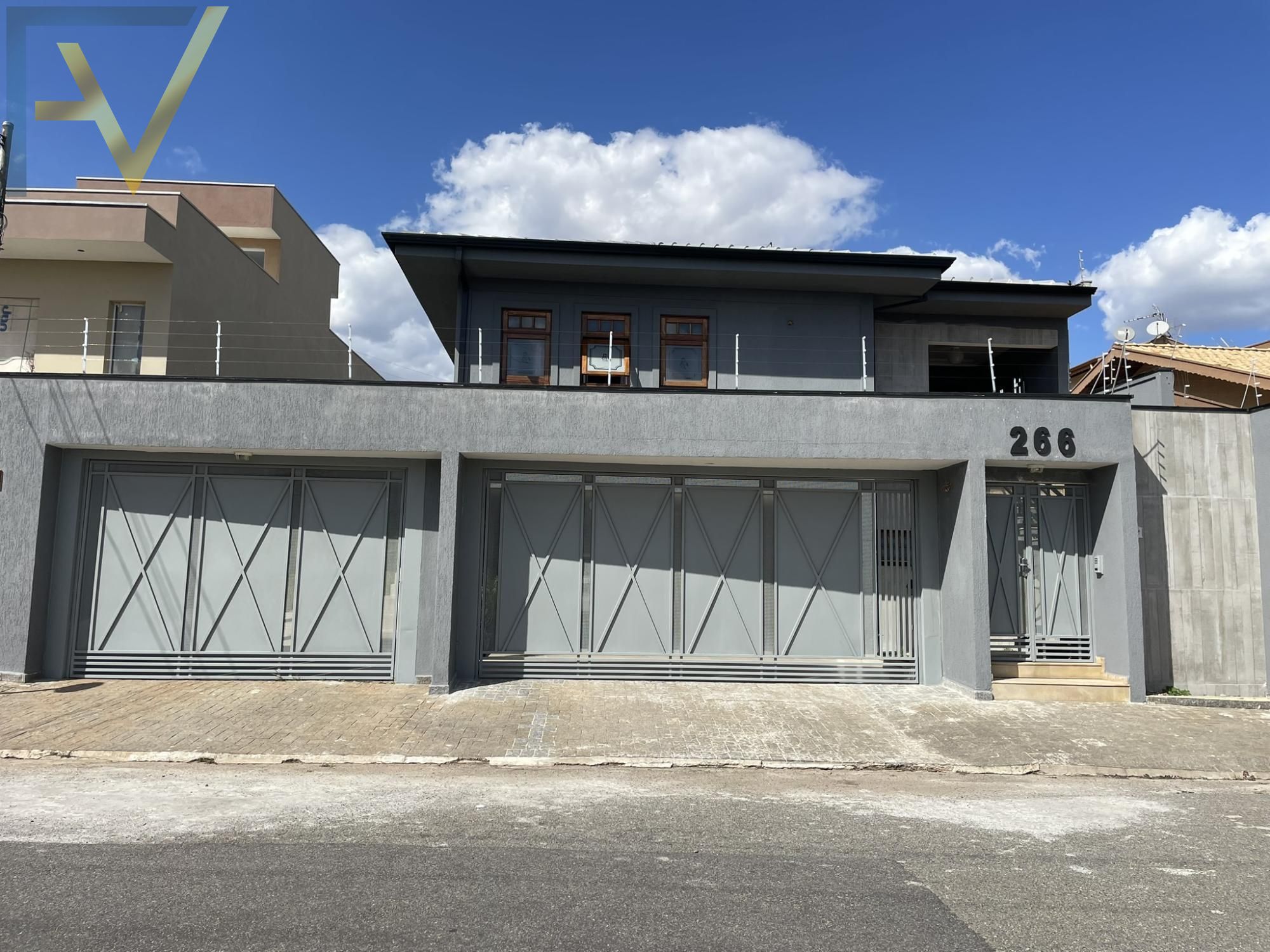 Casa, 4 quartos, 265 m² - Foto 1