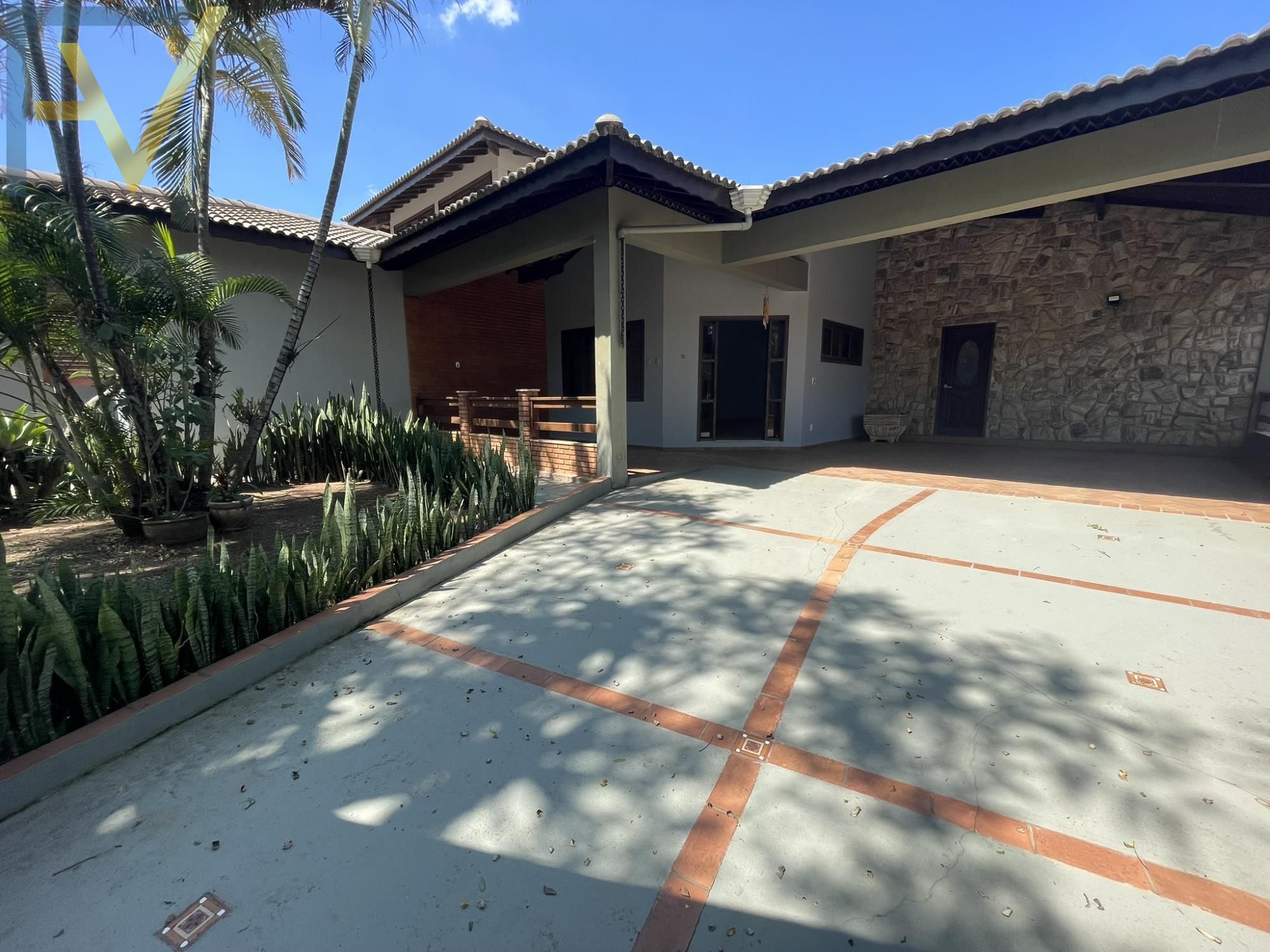 Casa, 4 quartos, 330 m² - Foto 1