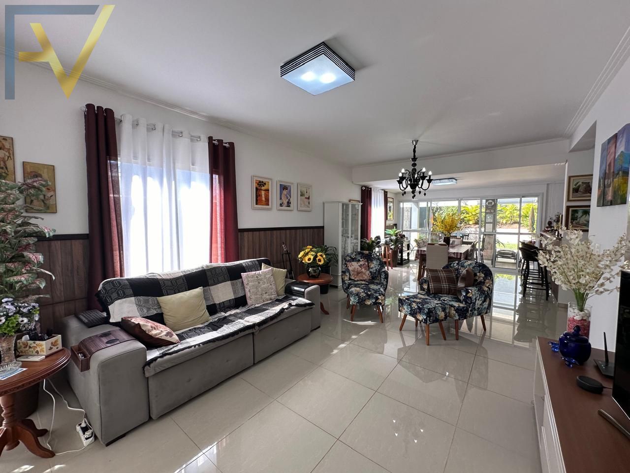 Casa, 4 quartos, 250 m² - Foto 1