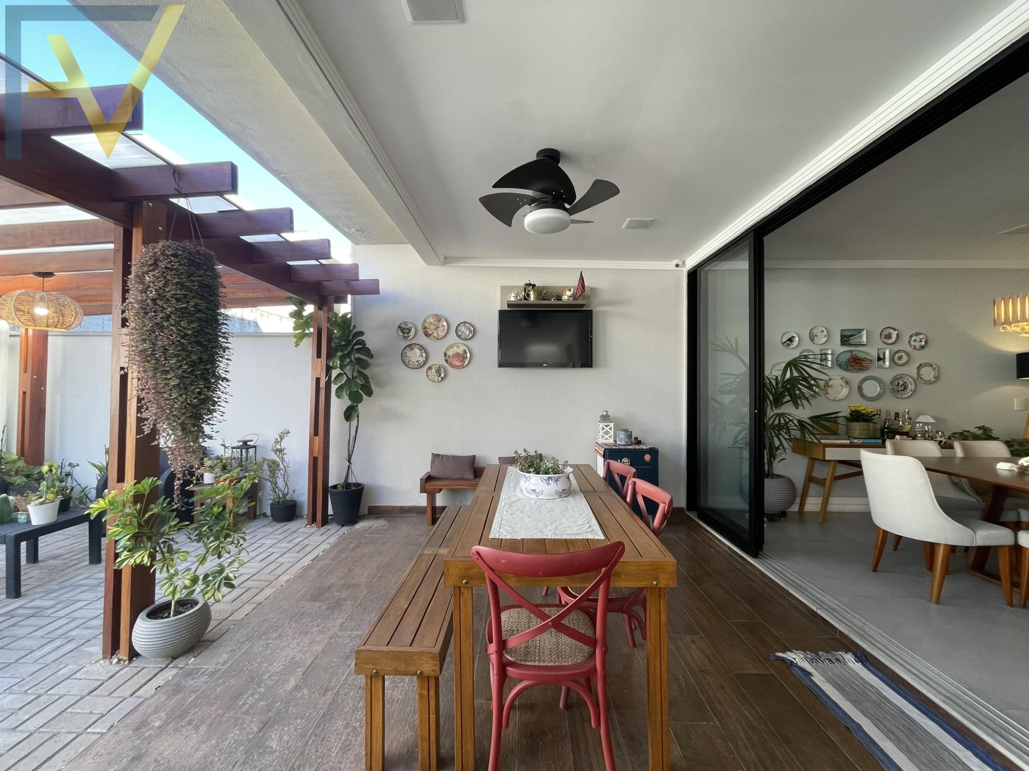 Casa, 3 quartos, 270 m² - Foto 1