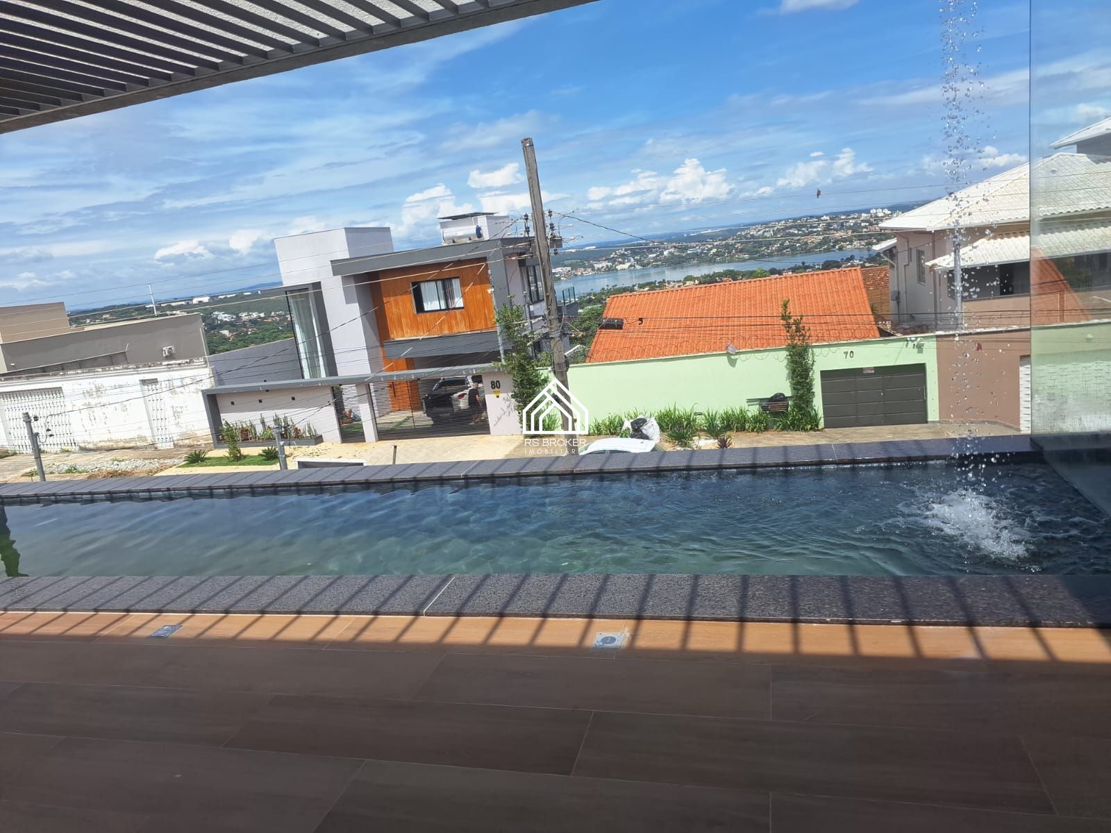 Casa, 4 quartos, 243 m² - Foto 1