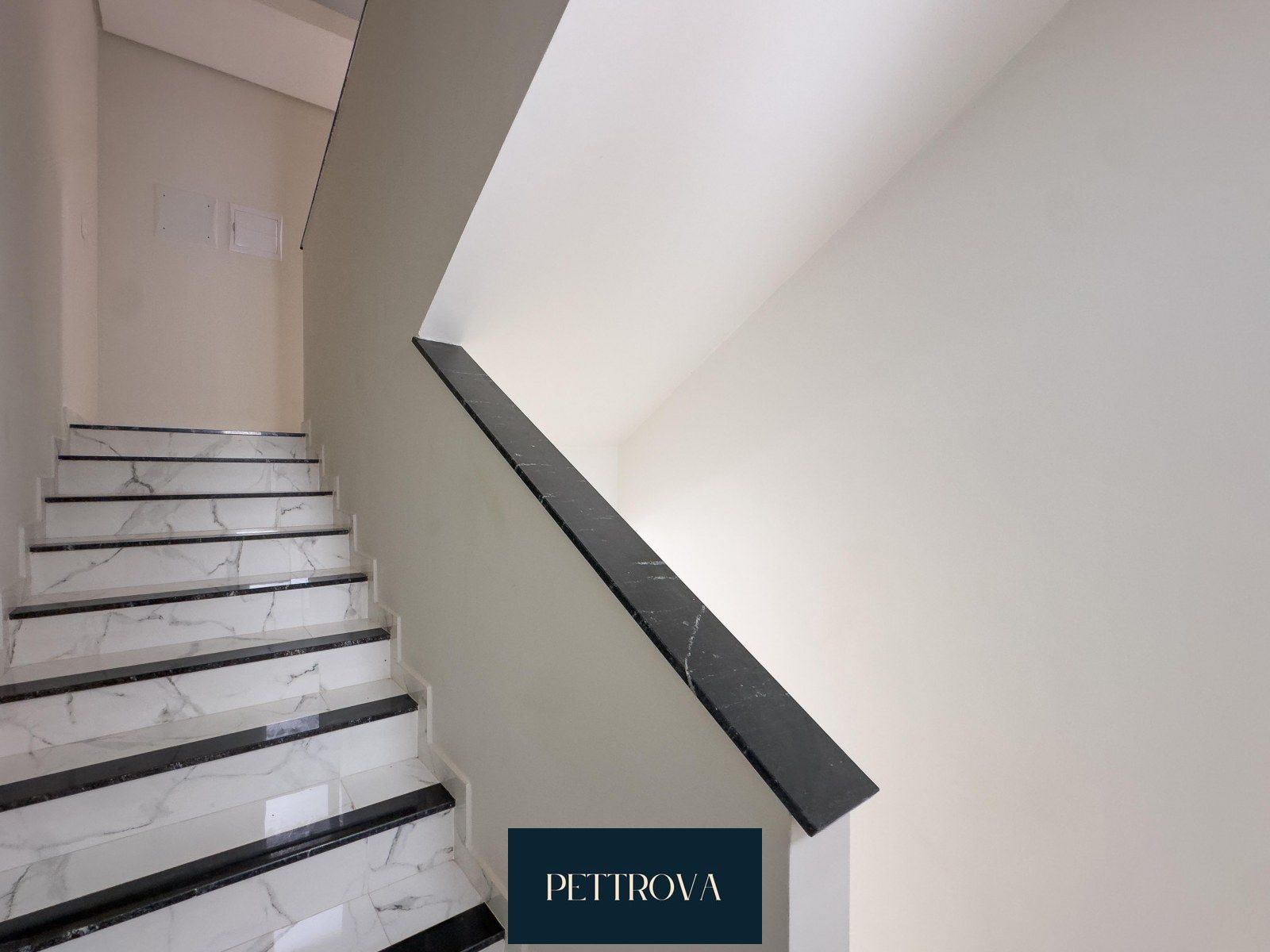 Sobrado com 3 Dormitórios à venda, 157 m² por R$ 819.000,00 Sobrado com 3 Dormitórios à venda, 157 m² por R$ 819.000,00