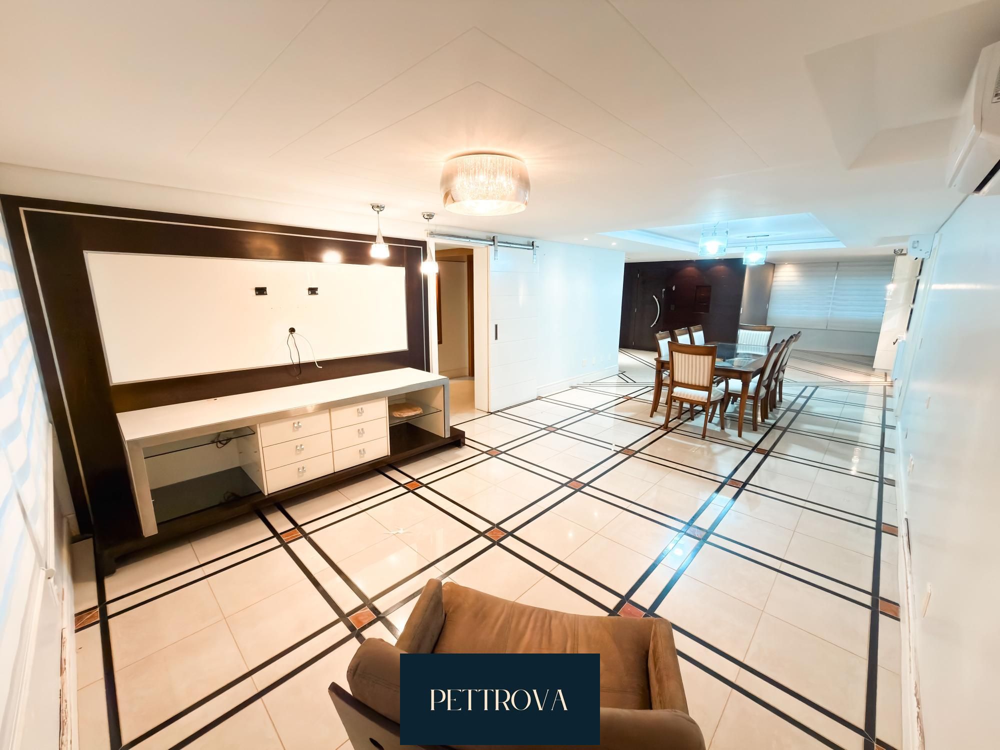 Apartamento com 3 Dormitórios à venda, 195 m² por R$ 1.300.000,00 Apartamento com 3 Dormitórios à venda, 195 m² por R$ 1.300.000,00