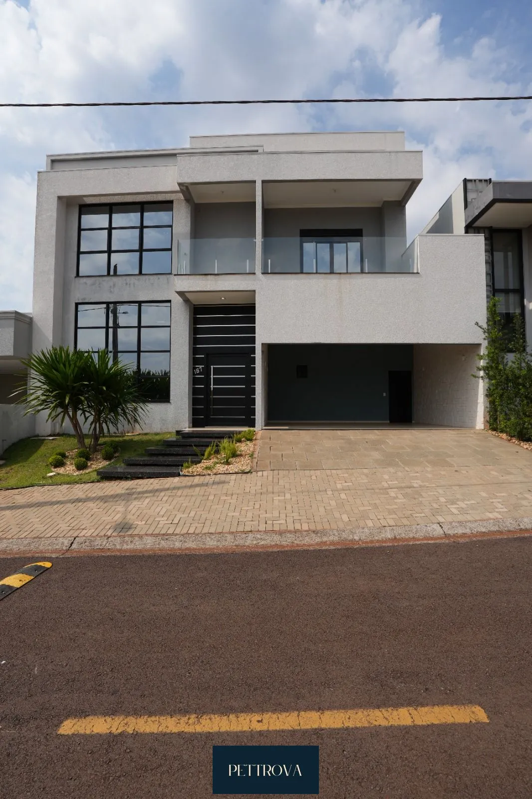 Sobrado à venda  no FAG - Cascavel, PR. Imóveis