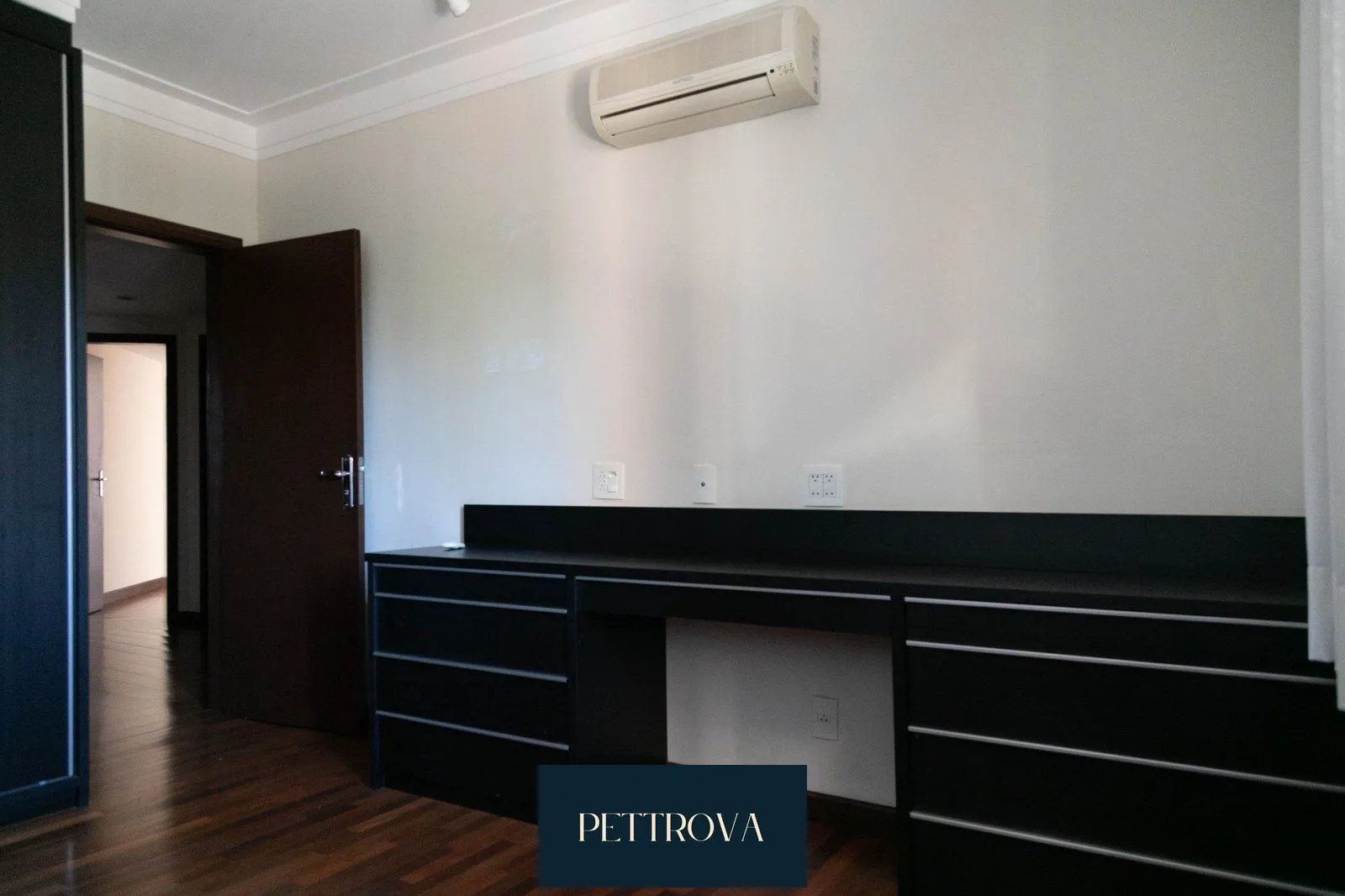 Apartamento com 4 Dormitórios à venda, 309 m² por R$ 2.400.000,00 Apartamento com 4 Dormitórios à venda, 309 m² por R$ 2.400.000,00