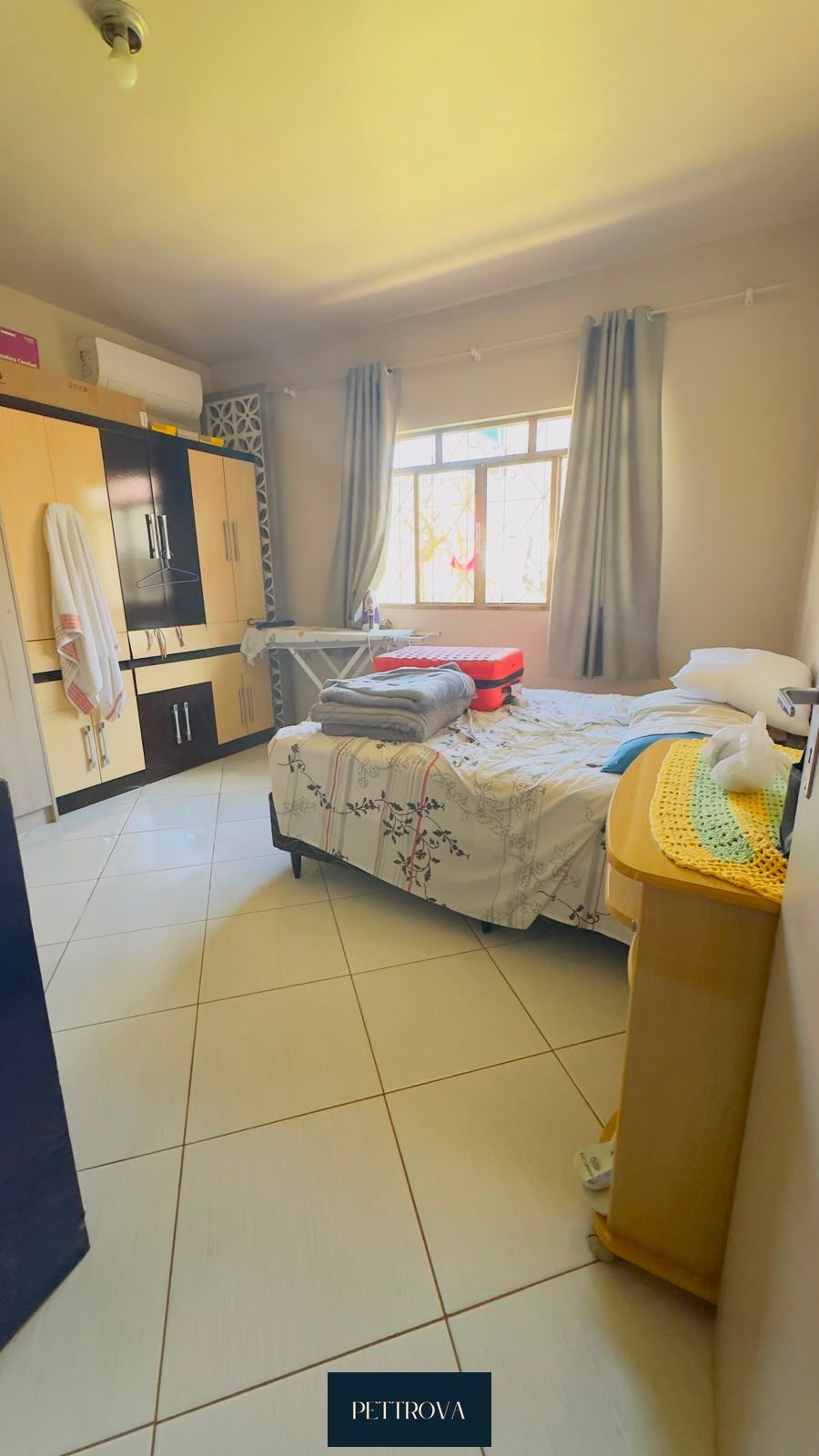 Excelente casa de esquina em laje com suite mais 2 quartos