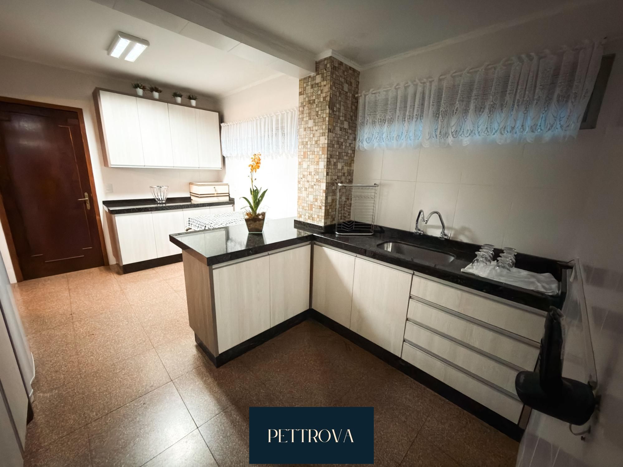 Apartamento com 3 Dormitórios à venda, 195 m² por R$ 1.300.000,00 Apartamento com 3 Dormitórios à venda, 195 m² por R$ 1.300.000,00