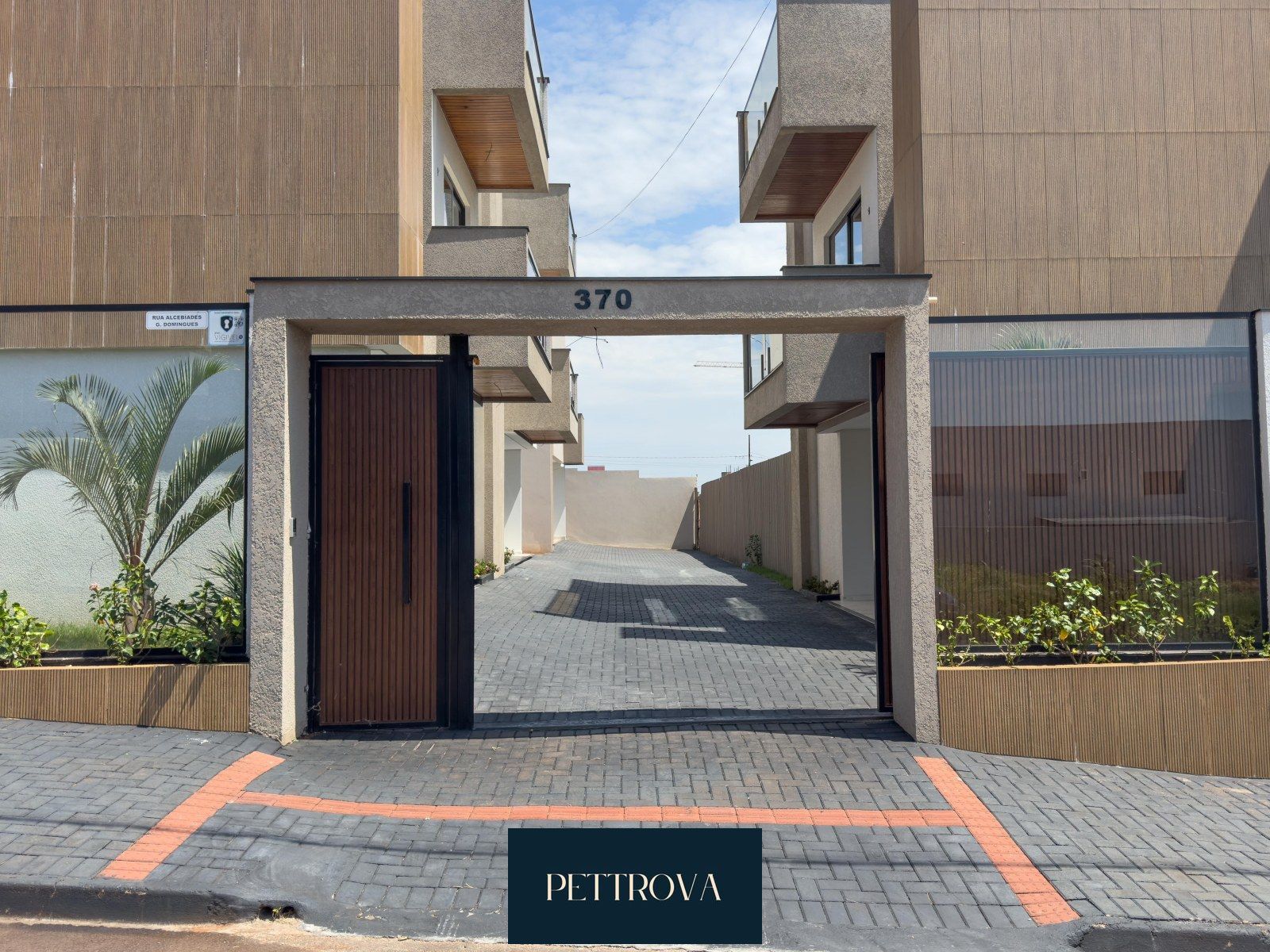 Sobrado com 3 Dormitórios à venda, 157 m² por R$ 819.000,00 Sobrado com 3 Dormitórios à venda, 157 m² por R$ 819.000,00