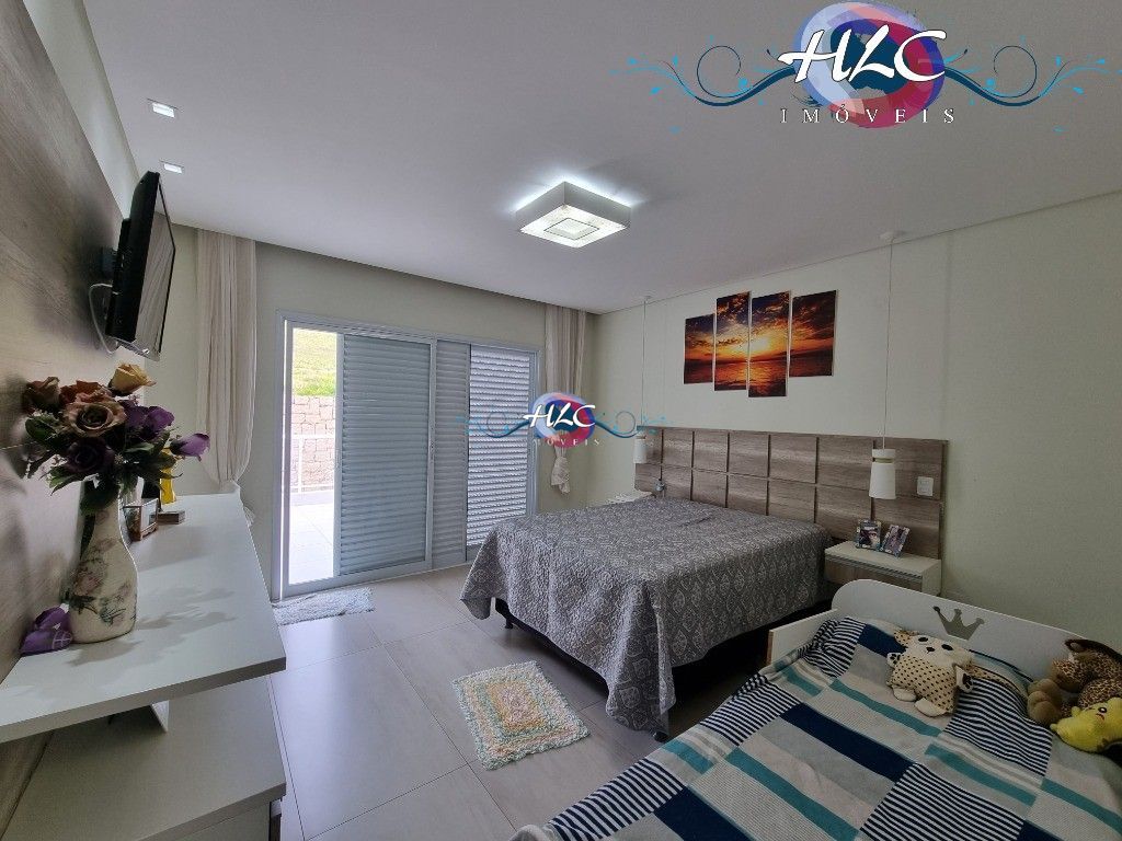 Sobrado com 3 Dormitórios à venda, 278 m² por R$ 1.175.000,00 Sobrado com 3 Dormitórios à venda, 278 m² por R$ 1.175.000,00