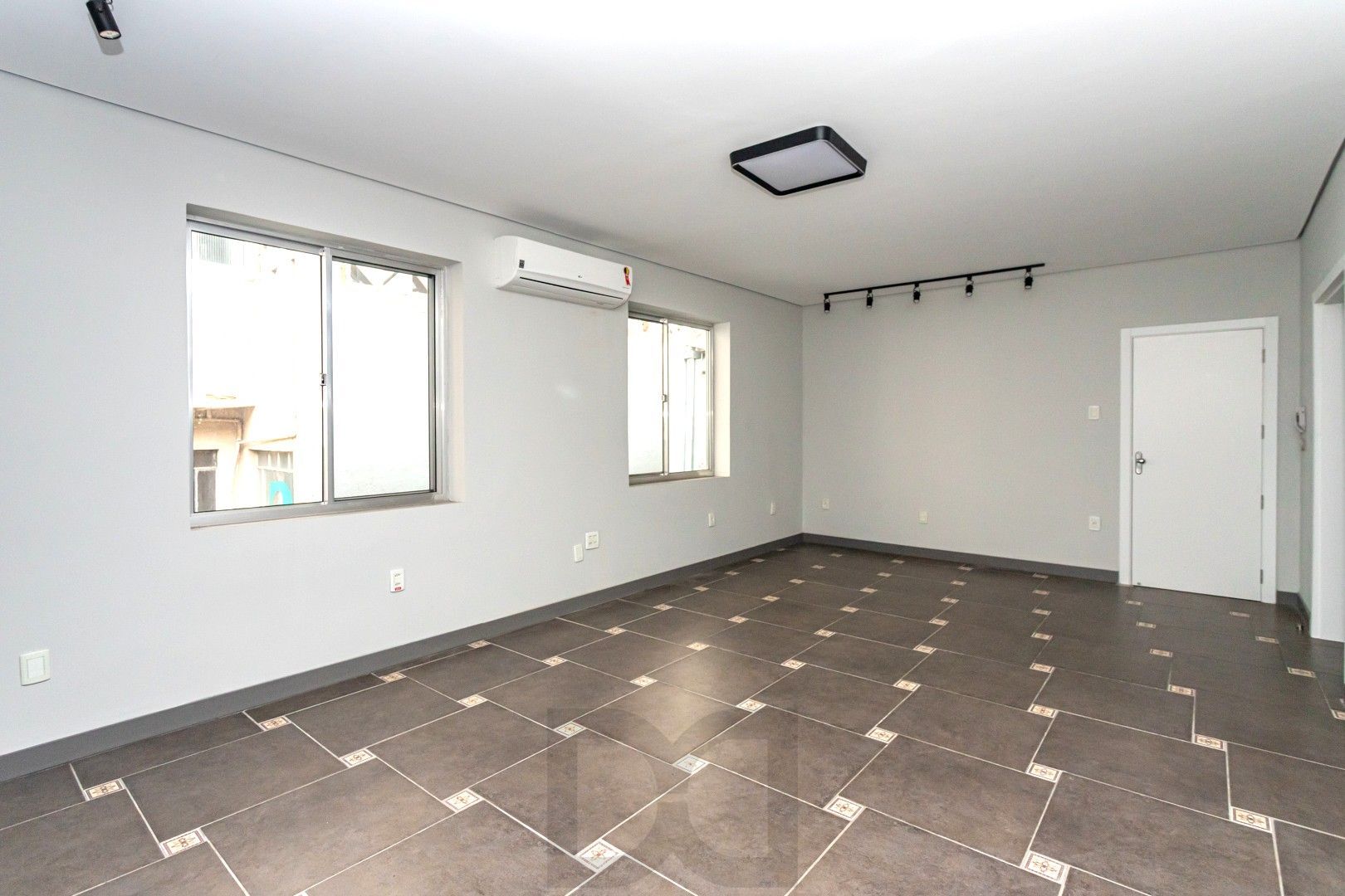 Apartamento no Bom Fim de 2 dormitórios DESOCUPADO — foto 1