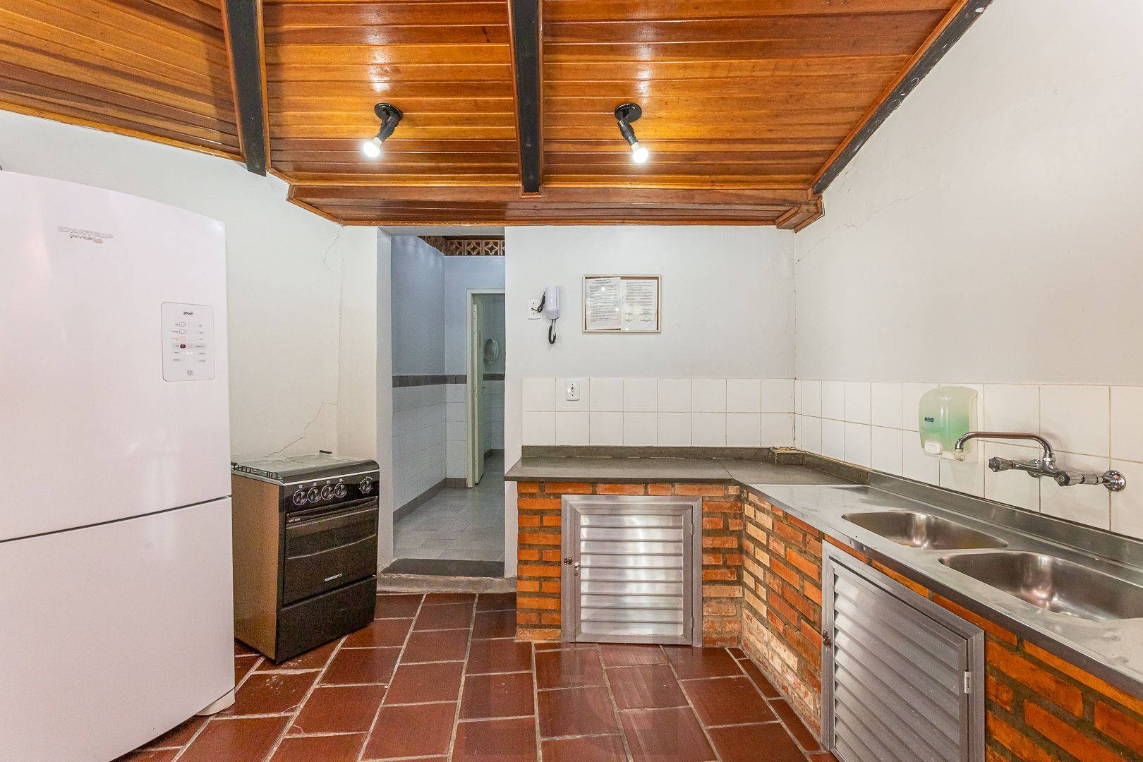 Apartamento no Moinhos de Vento de 3 dormitórios vaga e infra DESOCUPADO — foto 33