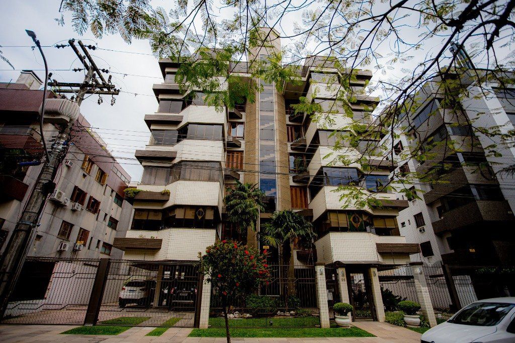 Cobertura no Jardim Planalto, de 3 dormitórios e 2 vagas com 260m² — foto 1
