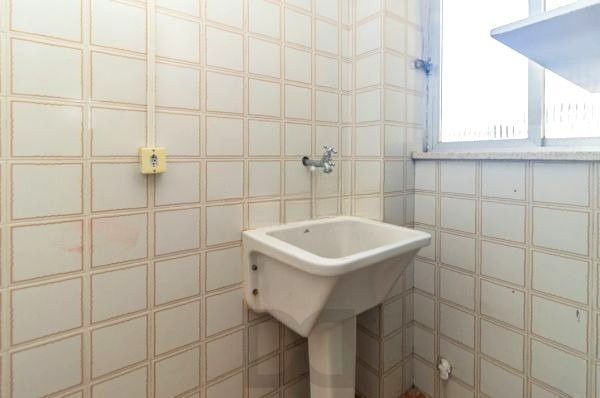 Apartamento de 2 dormitórios SEMI MOBILIADO / DESOCUPADO — foto 13