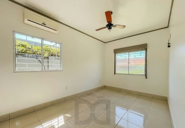 Casa no bairro Cavalhada de 3 dormitórios e 3 vagas — foto 3