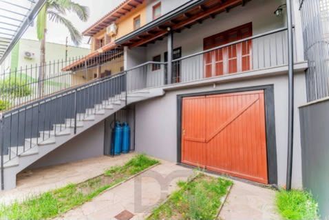 Apresentamos esta excelente casa no bairro Jardim Itu, em Porto Alegre, com 175m² privativos, perfeita para quem busca amplitude, conforto e qualidade de vida em uma região tranquila e valorizada. — foto 7