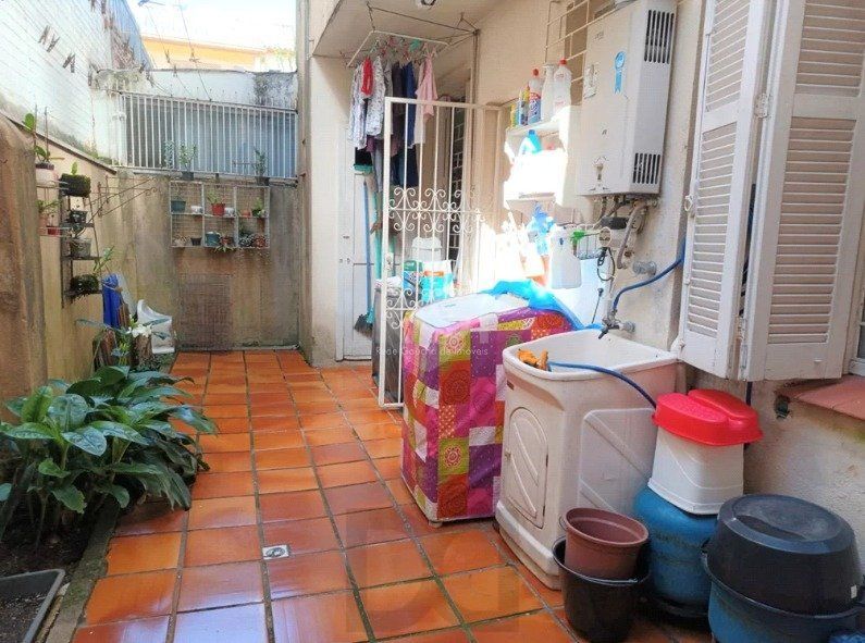 Apartamento no Menino Deus de 2 dormitórios e dependência térreo com pátio — foto 22
