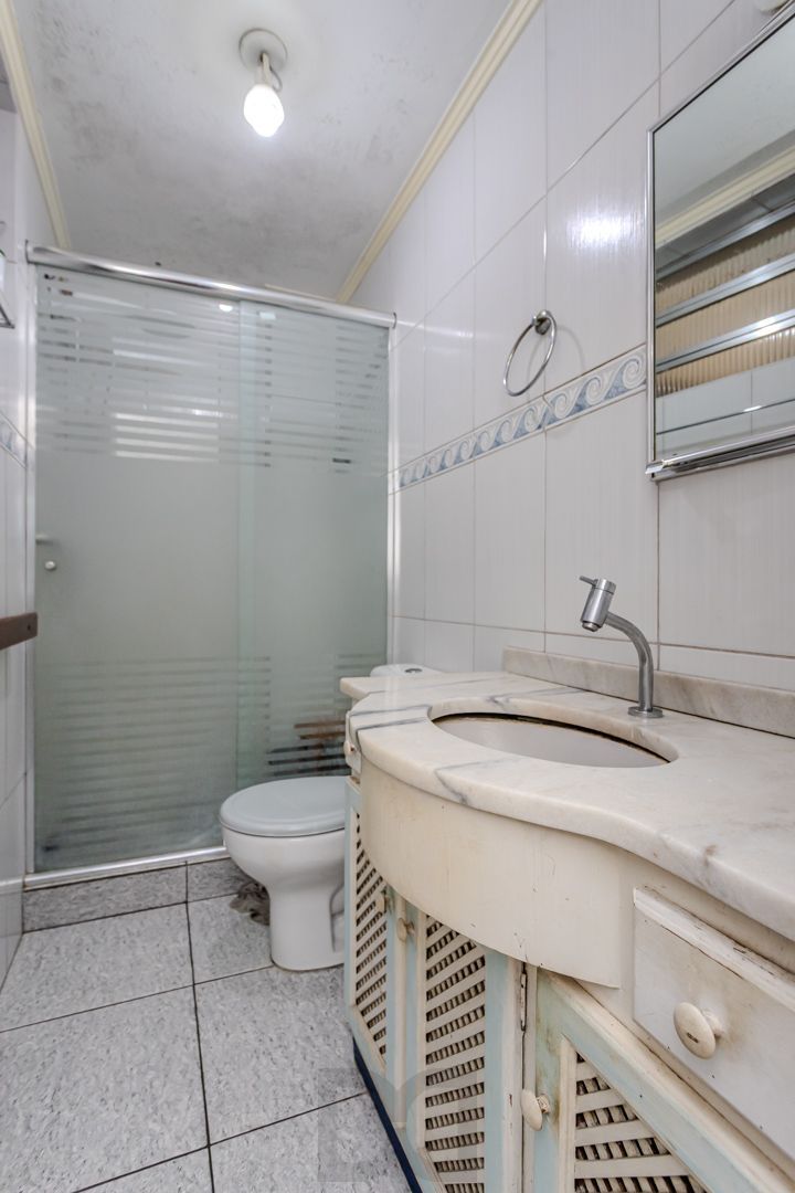 amplo apto 03 dor. de frente,  piso em parquet, , peças amplas , localizado junto a AV. CRISTOVÃO COLOMBO no Moinhos de Vento — foto 14