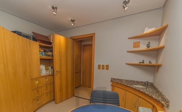 Sala comercial no bairro Petrópolis mobiliada — foto 5