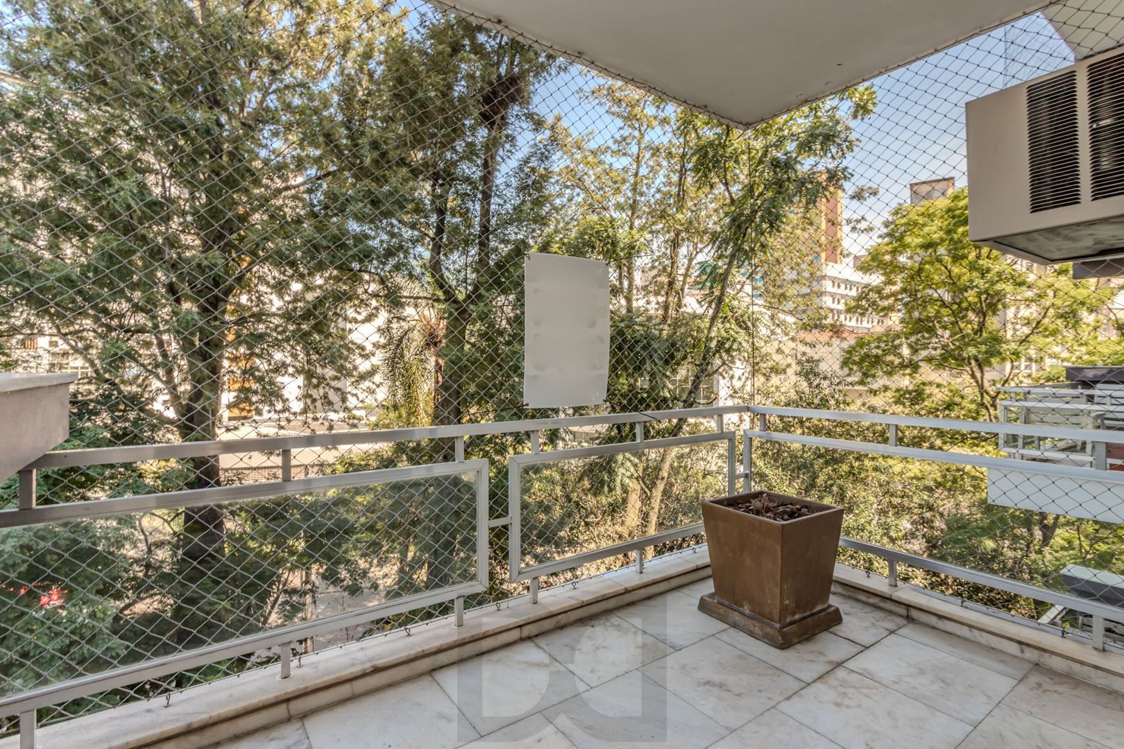 Apartamento no Moinhos de Vento de 3 dormitórios vaga e infra DESOCUPADO — foto 6