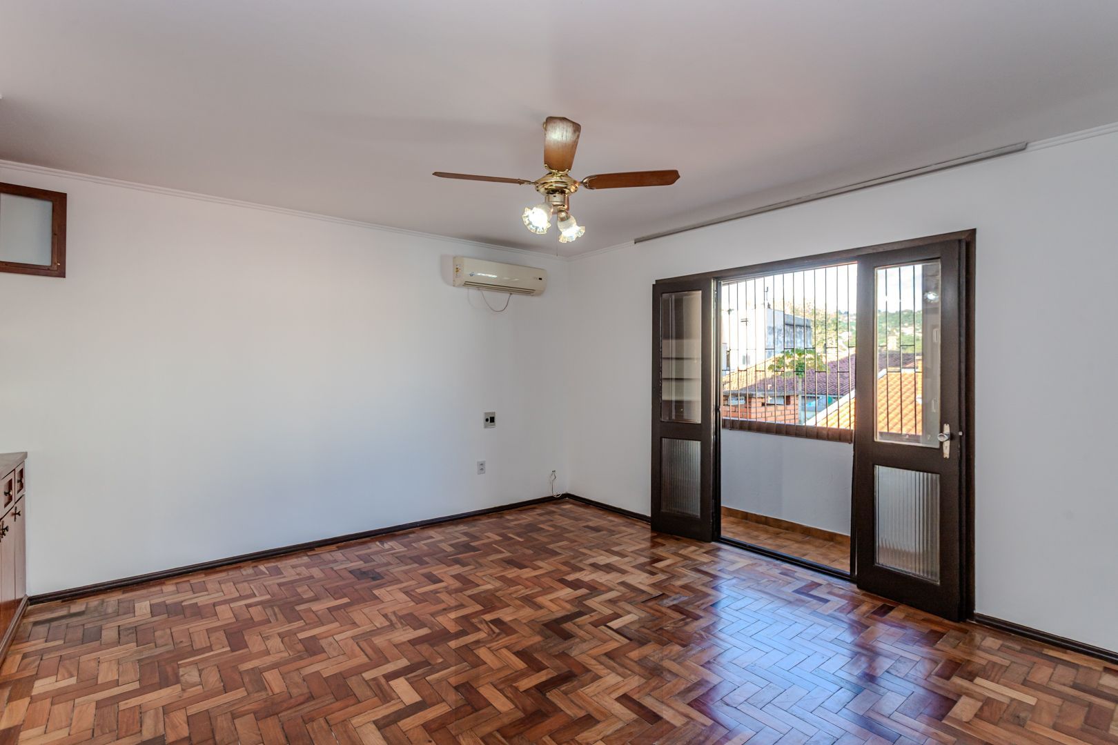 Casa no Partenon com 4 dormitórios e 4 vagas DESOCUPADA — foto 43