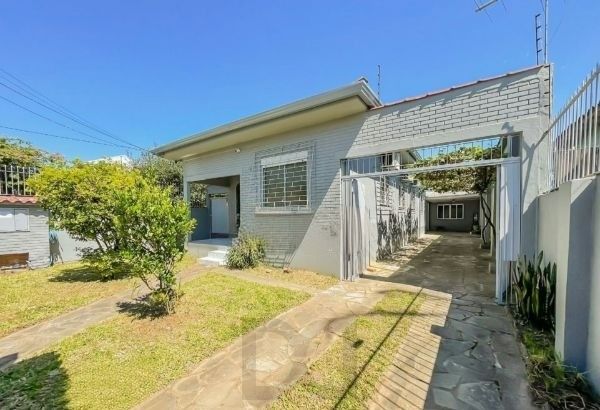 Casa no bairro Cavalhada de 3 dormitórios e 3 vagas — foto 2
