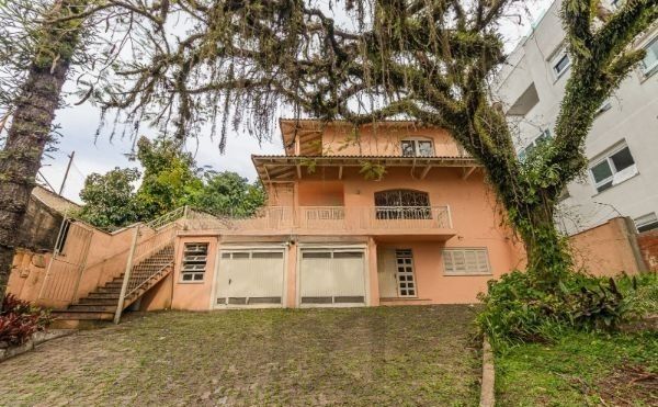 CASA DESOCUPADA E SEMI MOBILIADA, COM SUÍTE MASTER, SACADA, VISTA PANORÂMICA, EM AMPLO TERRENO NO SANTA TEREZA — foto 1