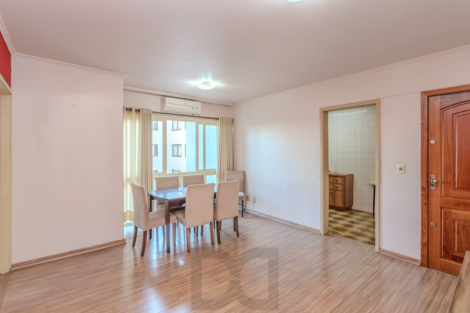 Apartamento de 2 dormitórios com dependência e vaga no bairro Santana DESOCUPADO — foto 2