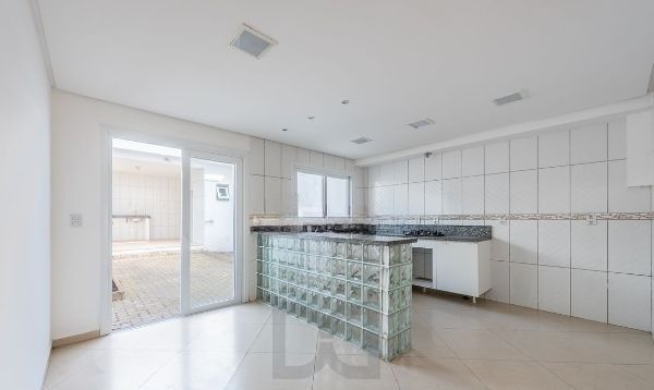 Casa sobrado no bairro Vila Ipiranga de 3 dormitórios e 2 vagas — foto 4