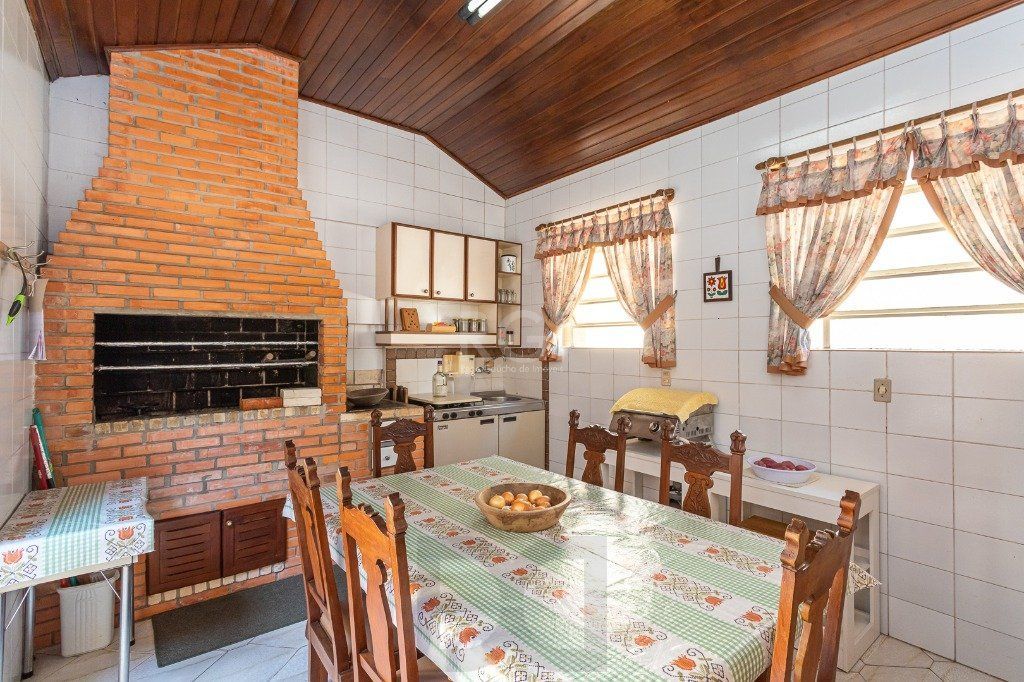 Casa sobrado no Partenon de 3 dormitórios e amplo pátio — foto 49