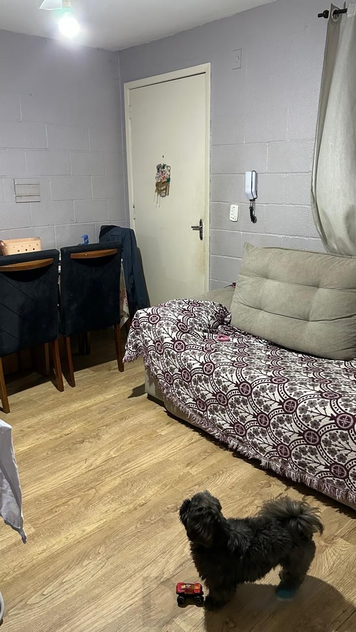 Apartamento semi mobiliado à venda em Porto Alegre, bem localizado, a duas quadras da FAPA, situado no 2° andar. O imóvel possui 2 quartos e 1 banheiro e 1 vaga de garagem. — foto 6