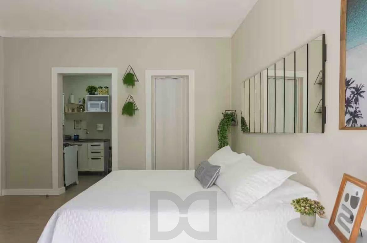 Apartamento Térreo com pátio na Cidade Baixa de 1 dormitório MOBILIADO — foto 11