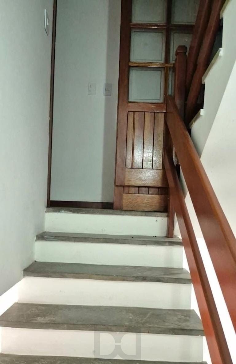 Apresentamos esta excelente casa no bairro Jardim Itu, em Porto Alegre, com 175m² privativos, perfeita para quem busca amplitude, conforto e qualidade de vida em uma região tranquila e valorizada. — foto 25