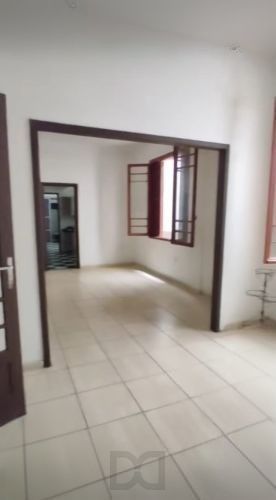 Apartamento no Centro de 3 dormitórios e dependência DESOCUPADO — foto 1